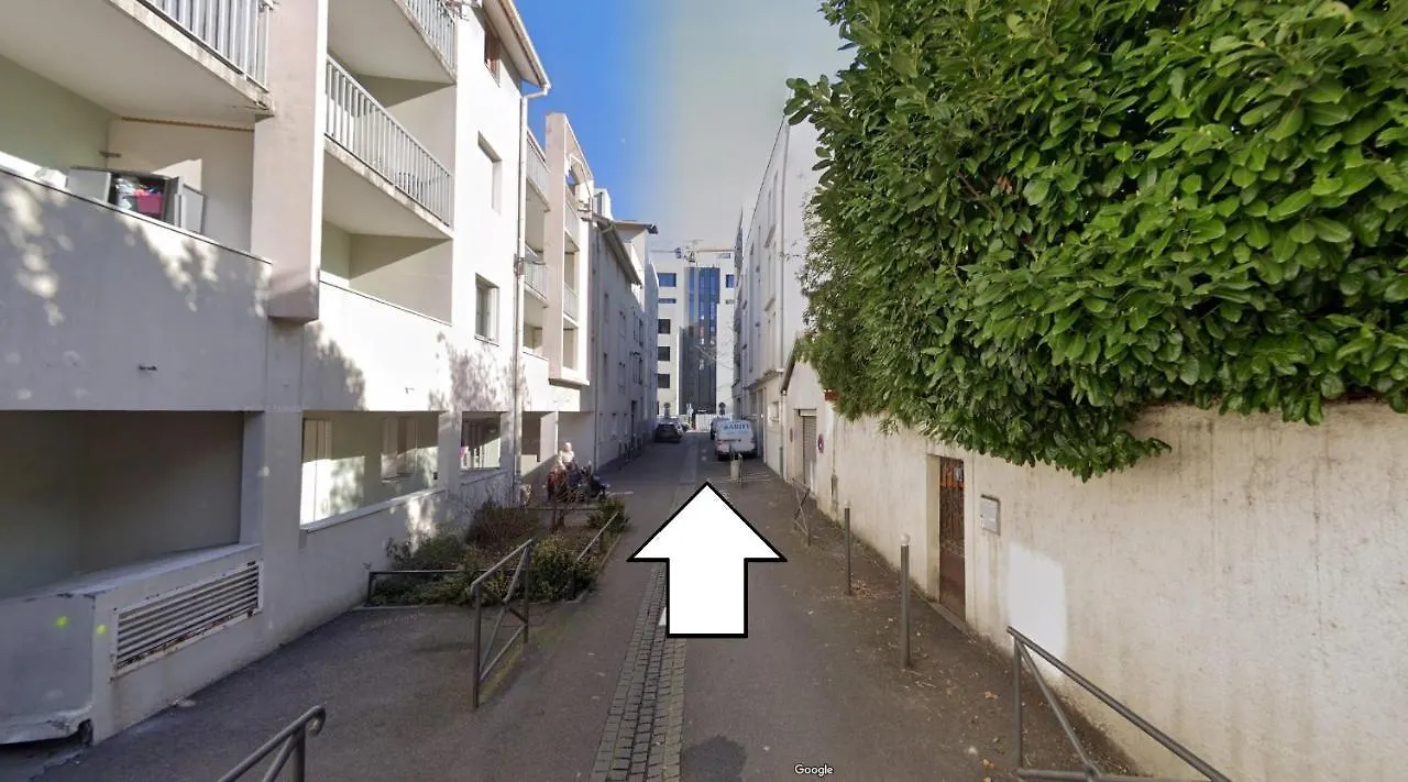 Maisonnette Avec Piscine Pres De La Gare Part Dieu Villeurbanne 0*,  France
